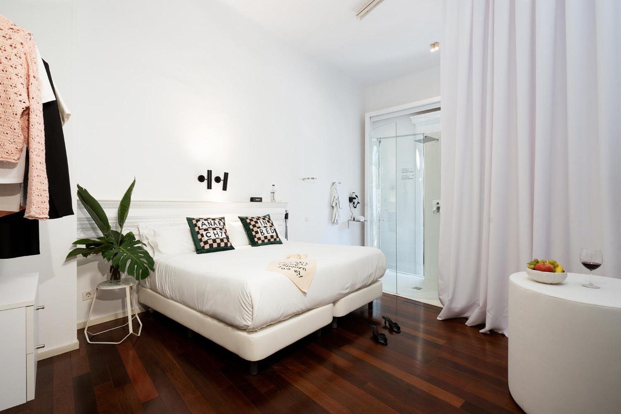 Chic & Basic Born Boutique Hotel Барселона Экстерьер фото