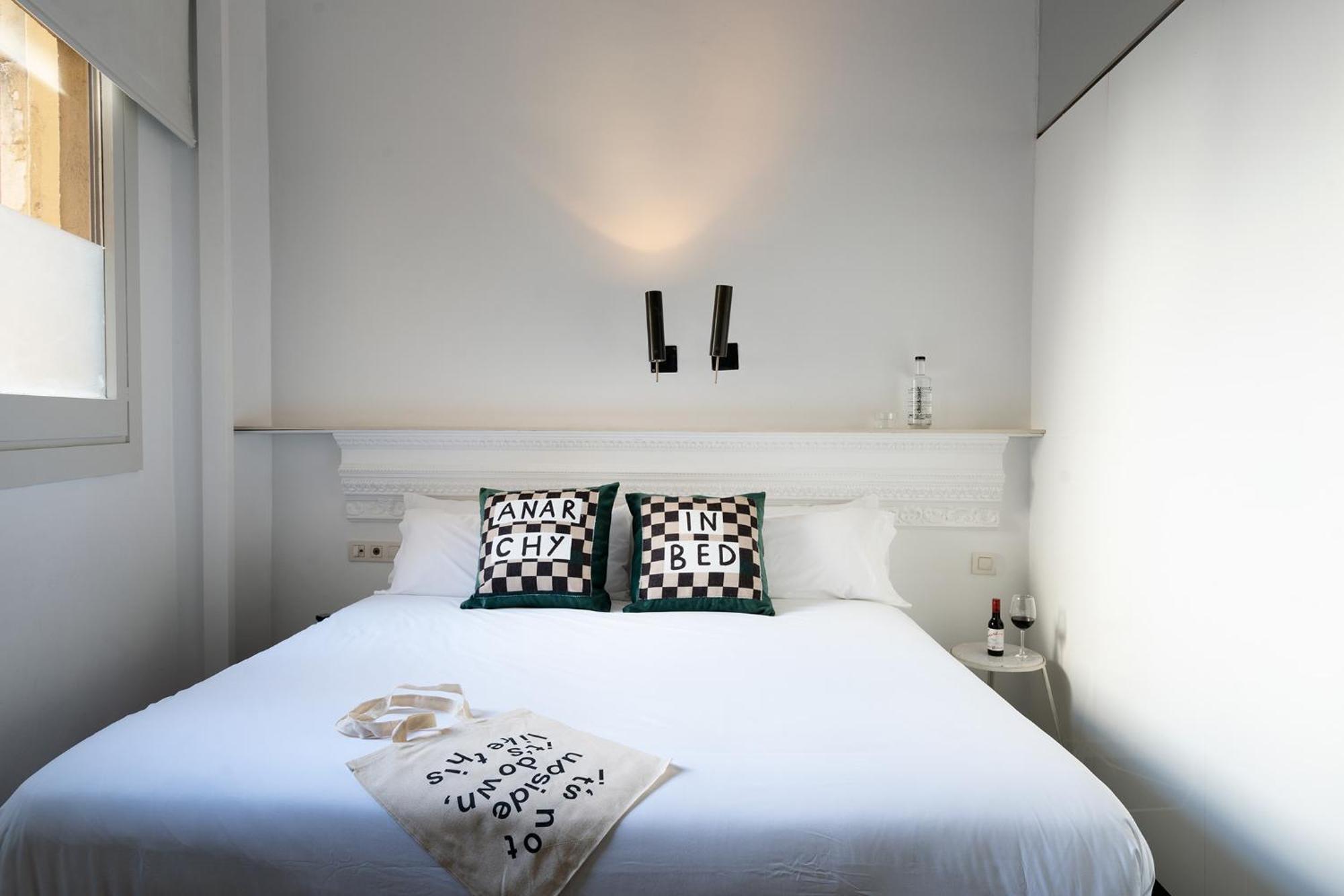 Chic & Basic Born Boutique Hotel Барселона Экстерьер фото
