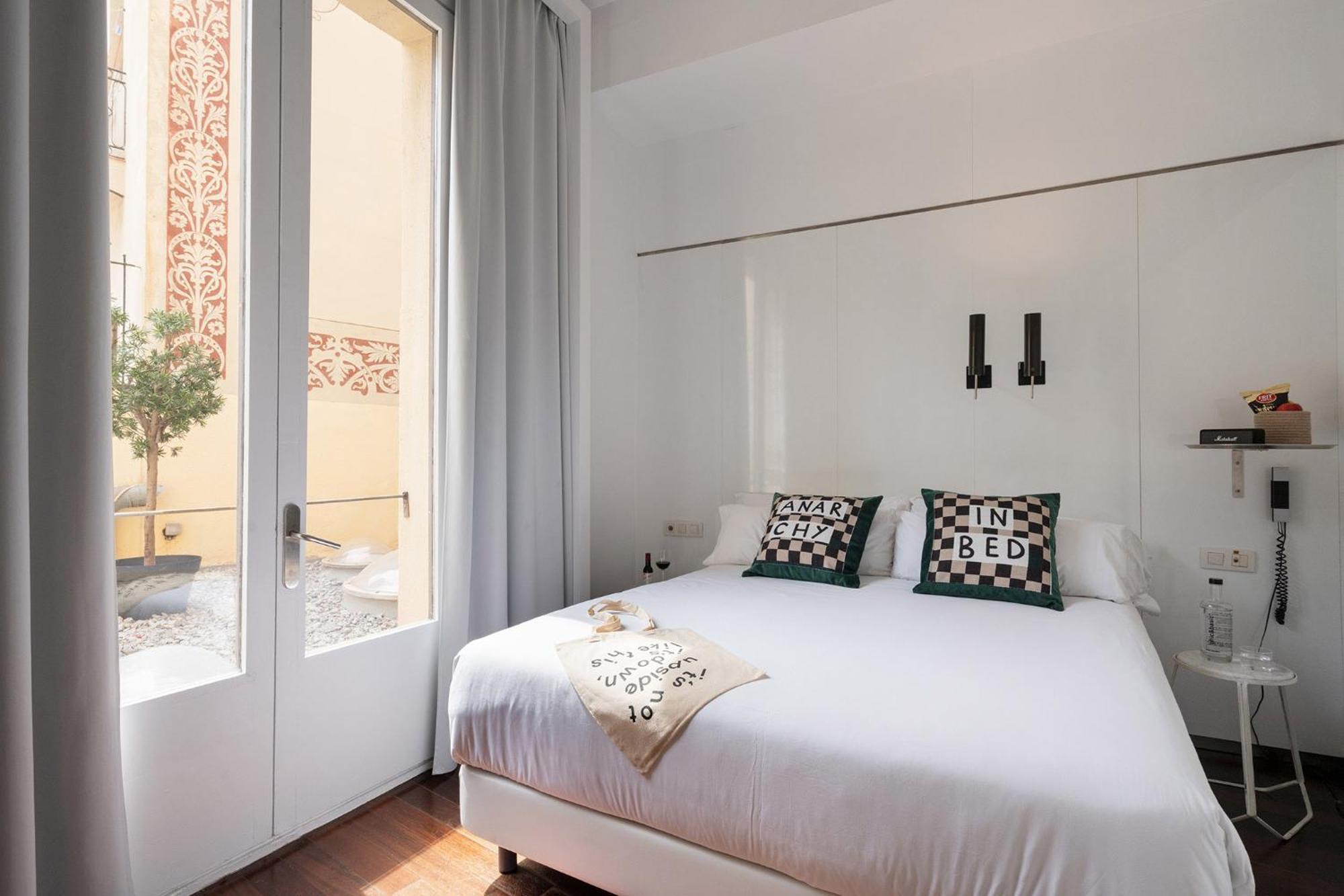 Chic & Basic Born Boutique Hotel Барселона Экстерьер фото
