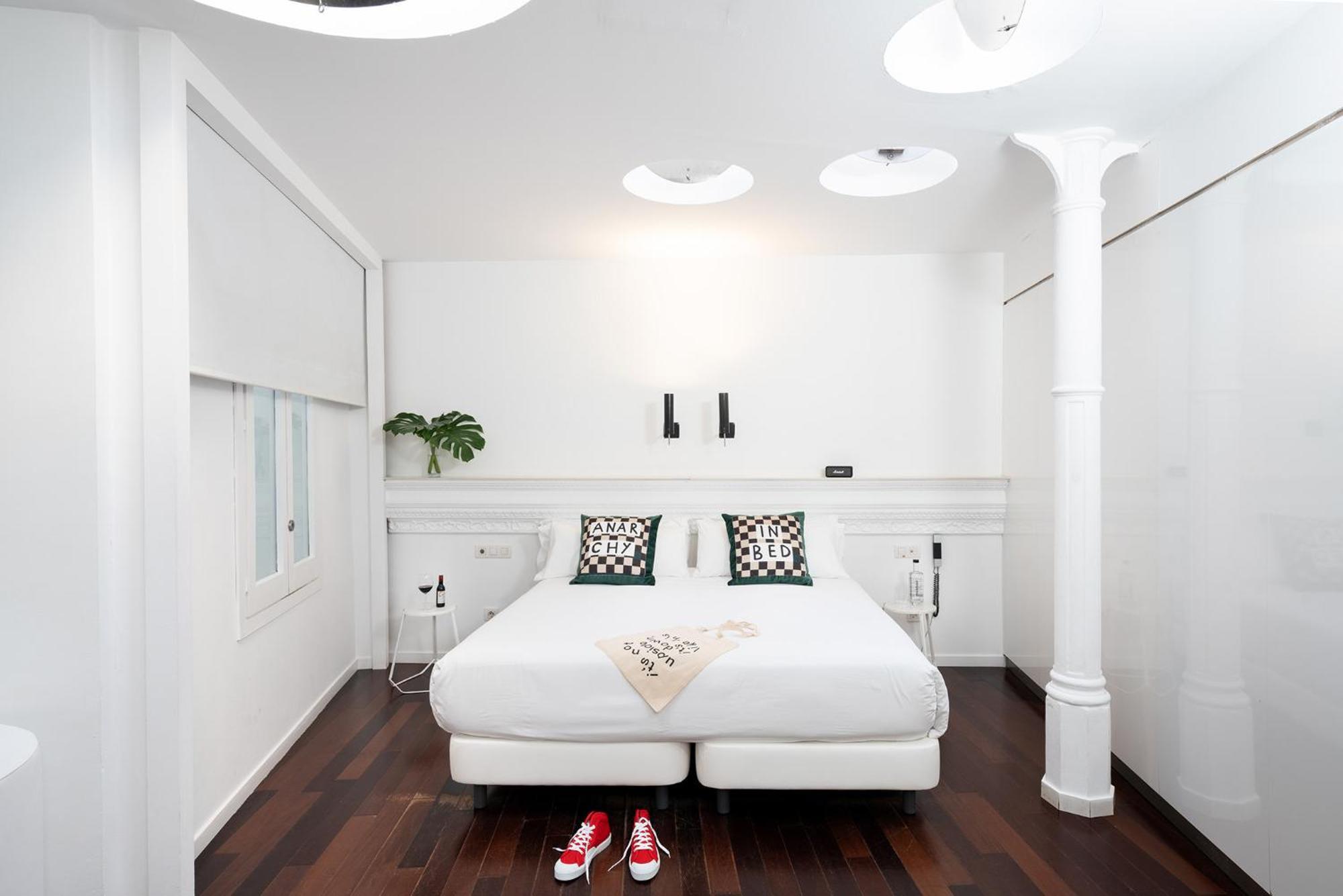Chic & Basic Born Boutique Hotel Барселона Экстерьер фото