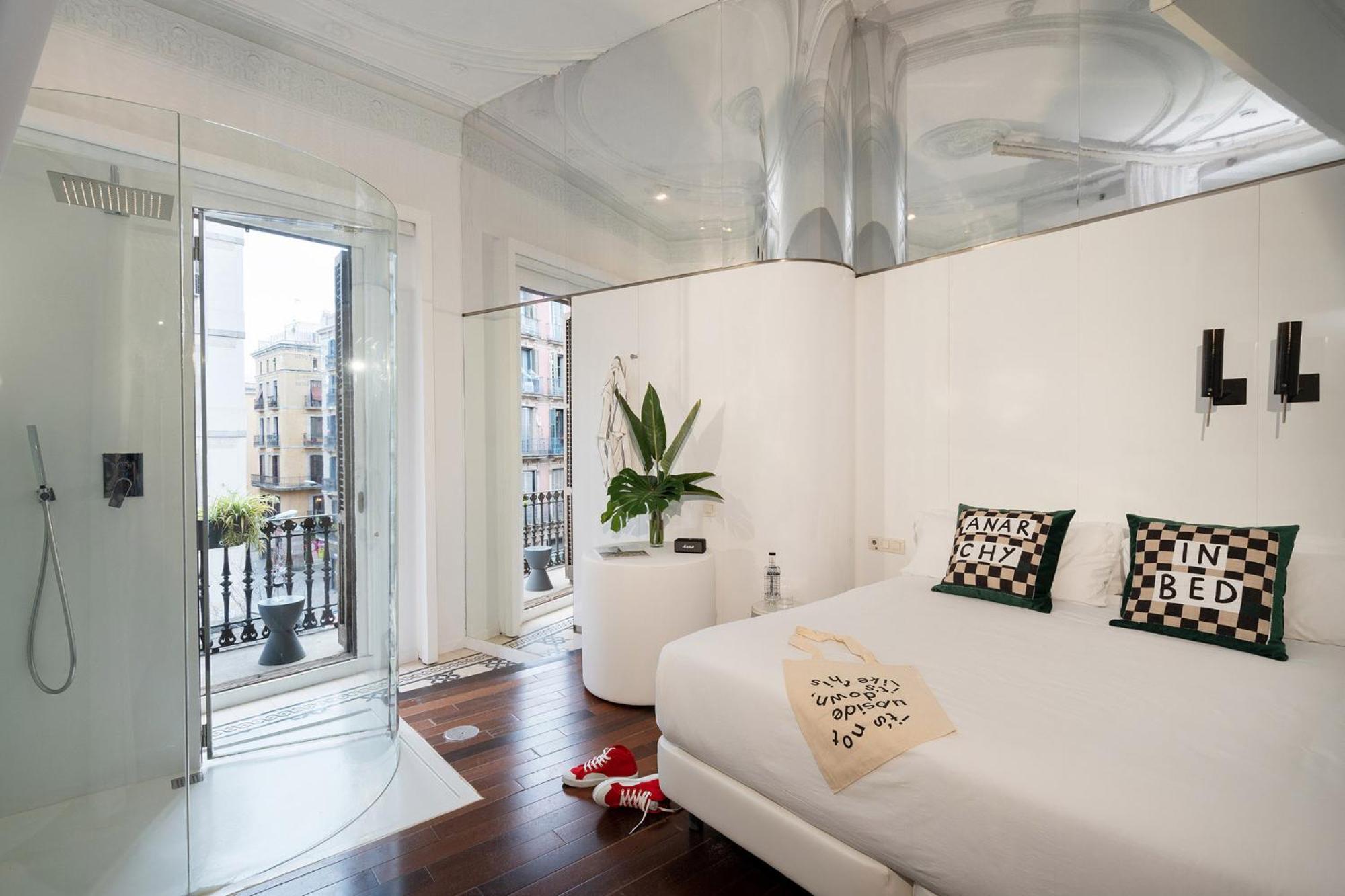 Chic & Basic Born Boutique Hotel Барселона Экстерьер фото