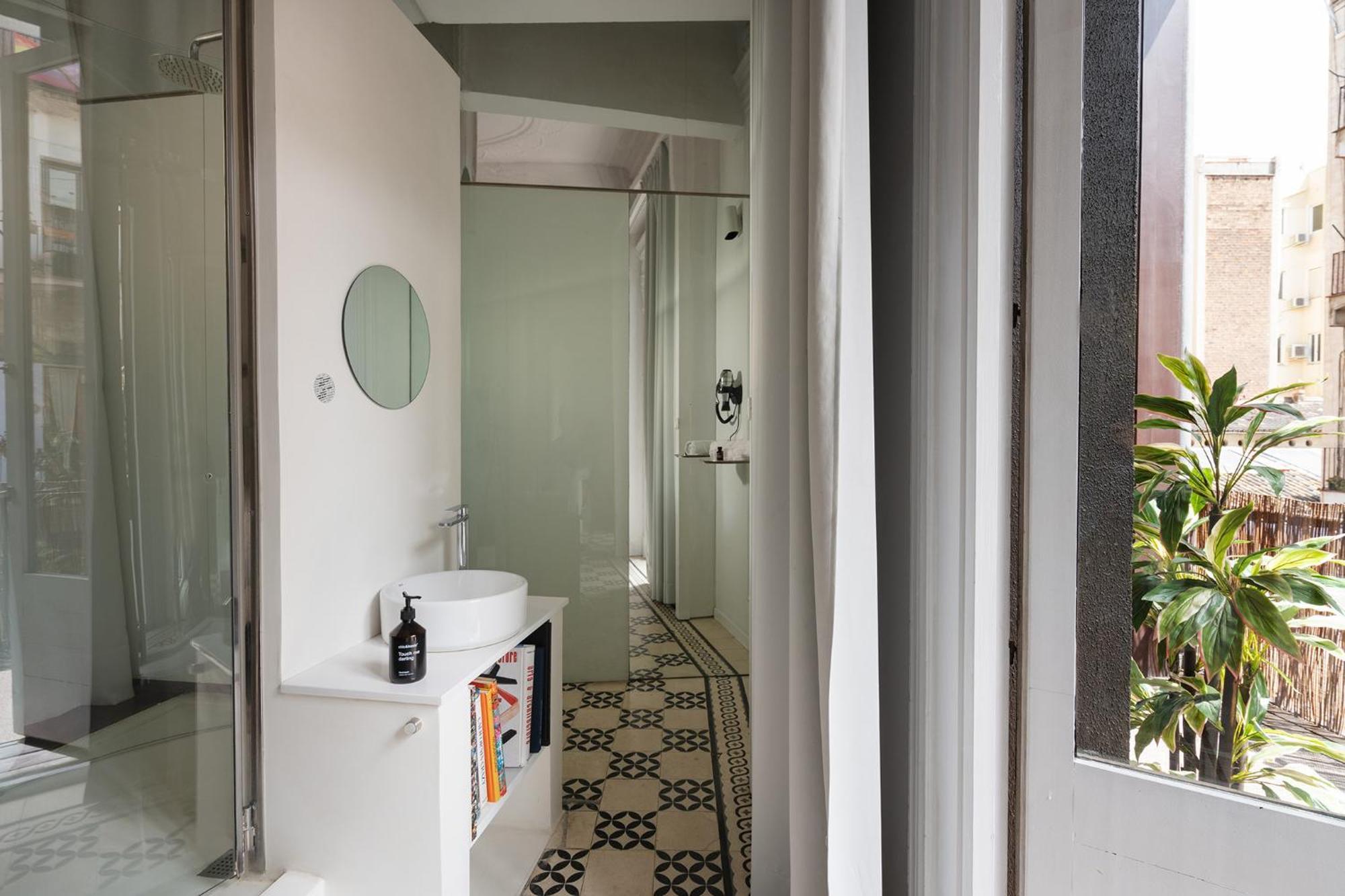 Chic & Basic Born Boutique Hotel Барселона Экстерьер фото