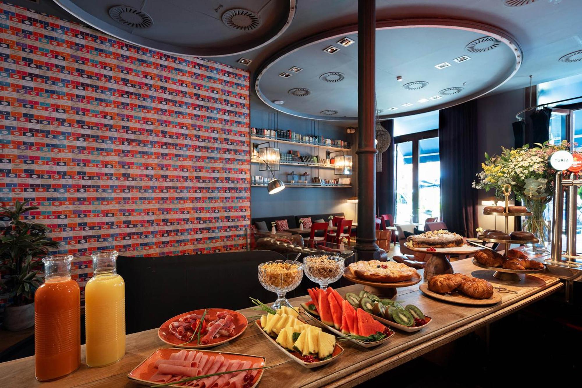 Chic & Basic Born Boutique Hotel Барселона Экстерьер фото