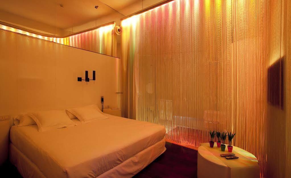 Chic & Basic Born Boutique Hotel Барселона Экстерьер фото